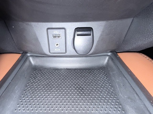 Used 2017 Nissan Rogue SL w/ SL Premium Package image 16