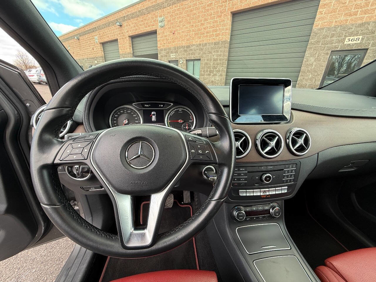 Used 2017 Mercedes-Benz B 250e B 250e 4dr Hatchback image 11