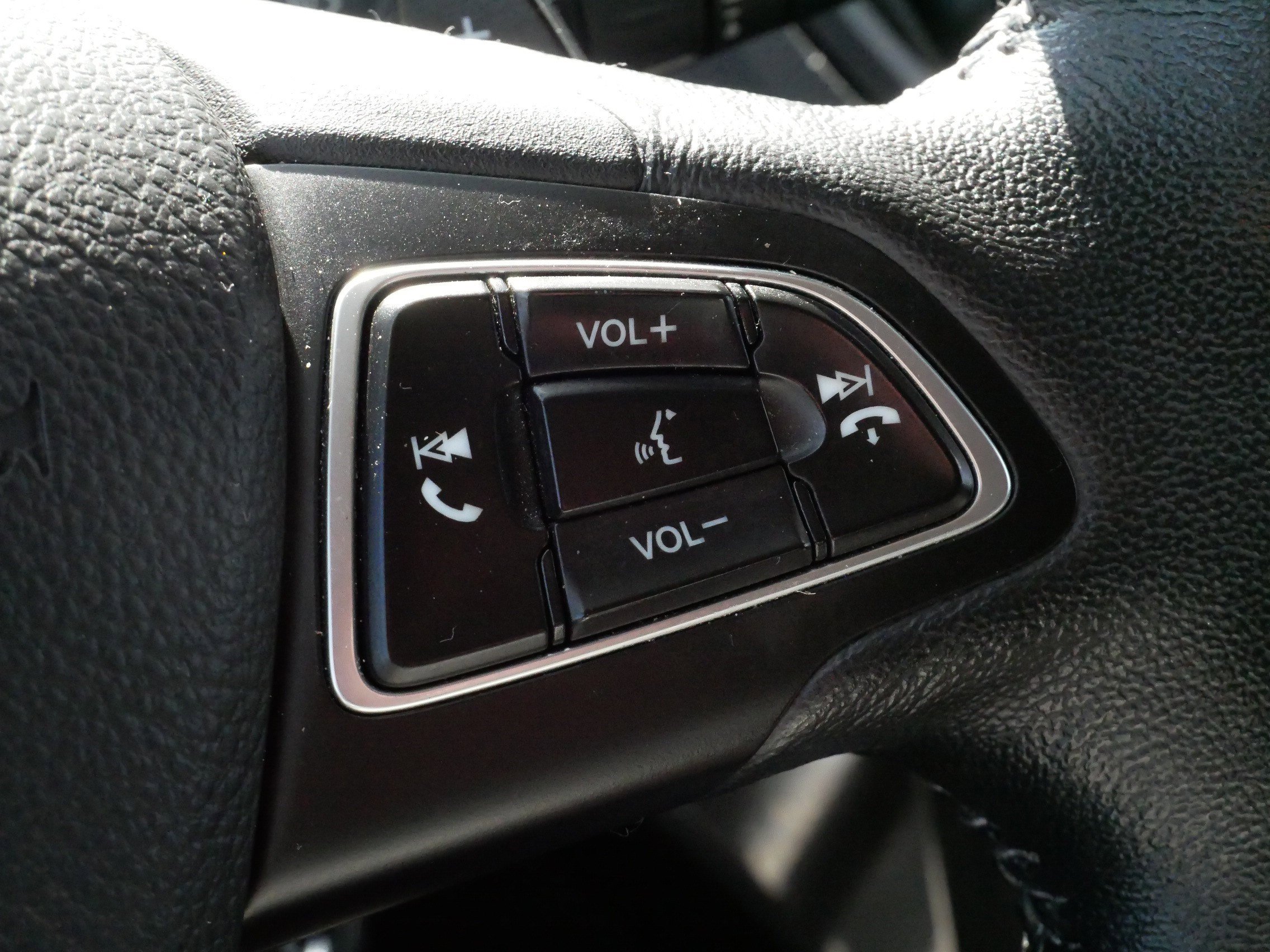 Used 2018 Ford Escape SE w/ SE Sport Appearance Package image 25