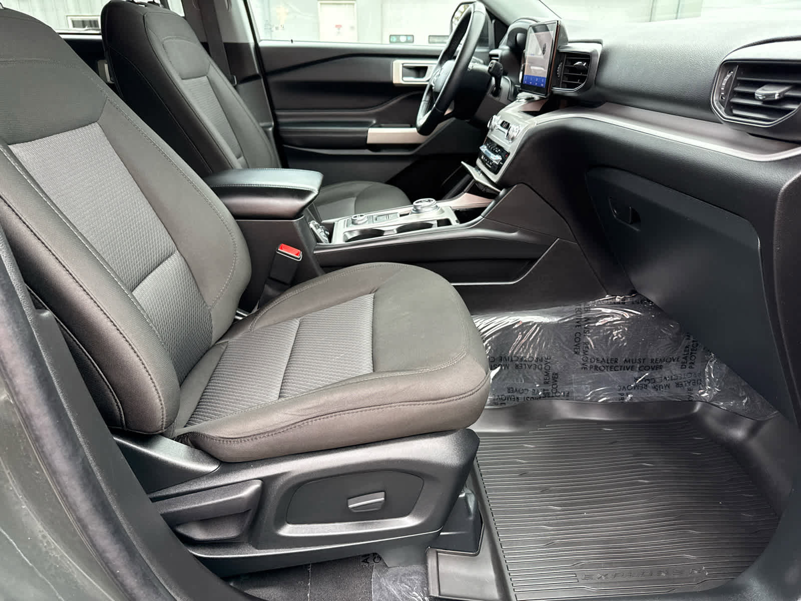 Used 2023 Ford Explorer XLT image 12