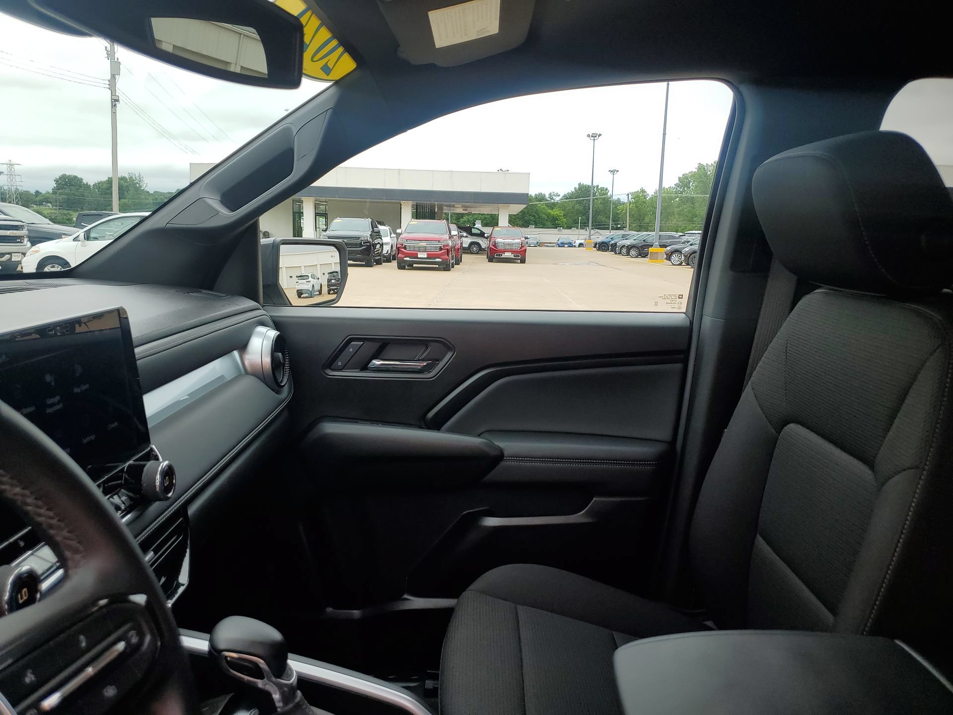 Used 2024 Chevrolet Colorado LT w/ LT Convenience Package II AWD/4WD image 26