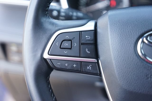 Used 2022 Toyota Highlander XSE AWD/4WD image 25