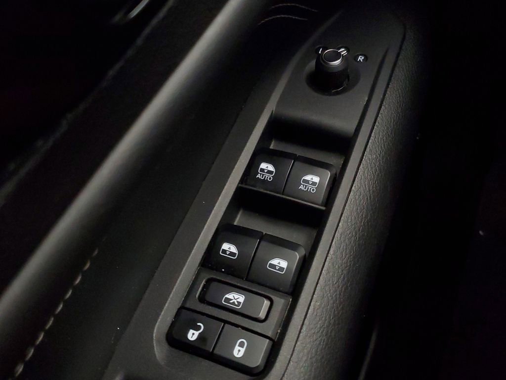 Used 2023 Jeep Compass Latitude w/ Convenience Group AWD/4WD image 16