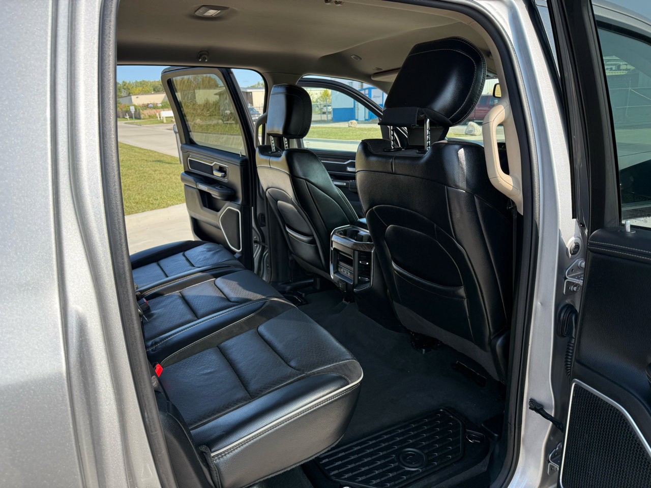 Used 2020 RAM 1500 Laramie image 25