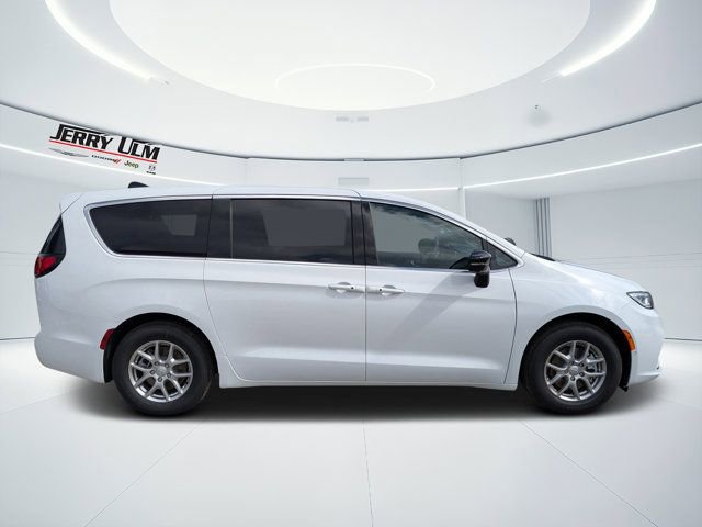 New 2026 Chrysler Pacifica Select FWD image 2