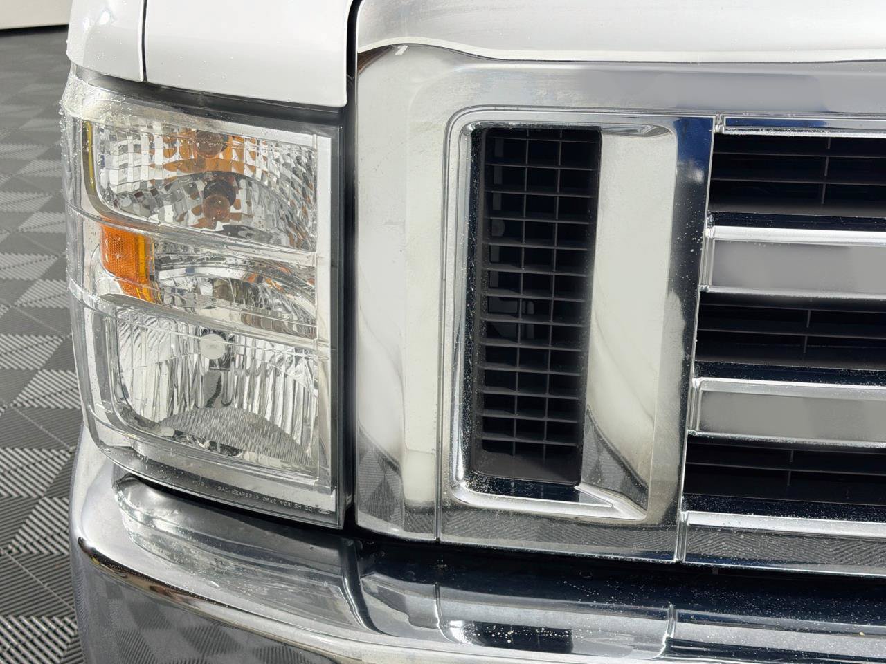 Used 2014 Ford E-350 and Econoline 350 XLT RWD image 3