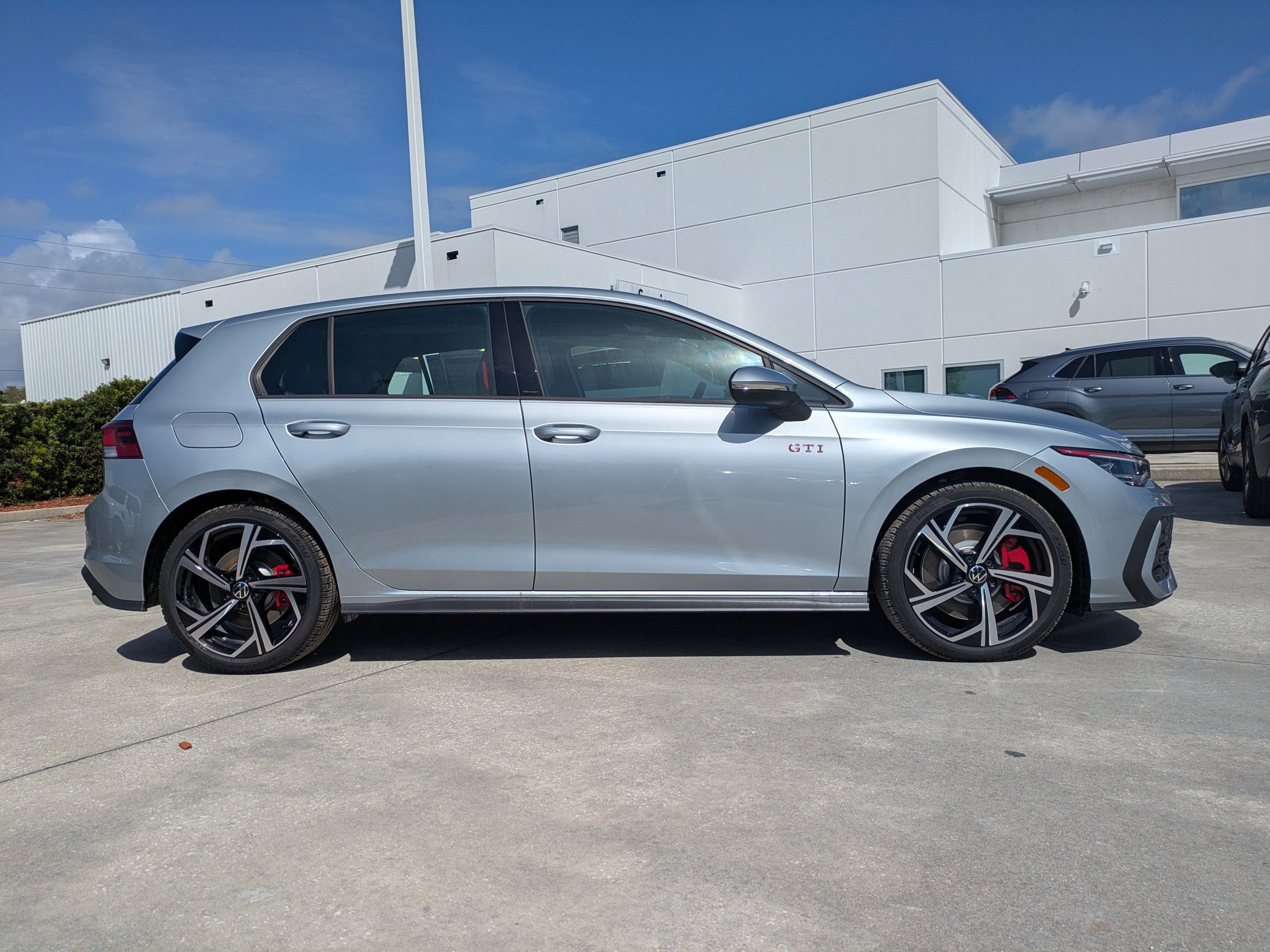 New 2026 Volkswagen GTI SE FWD image 3