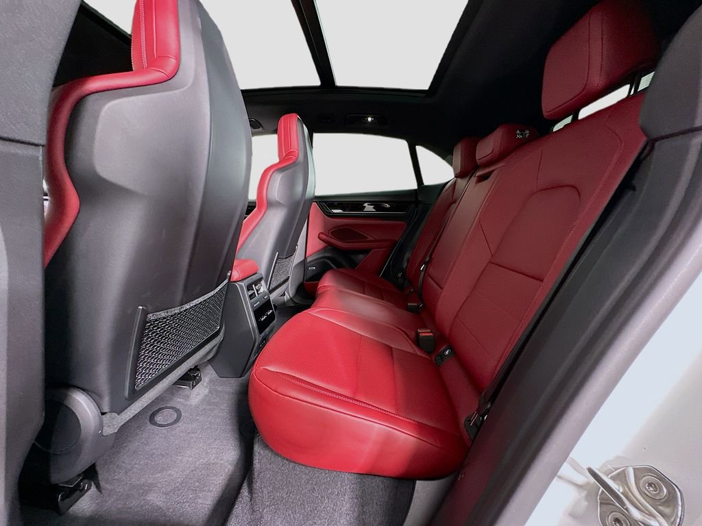 Certified 2025 Porsche Macan Electric image 24