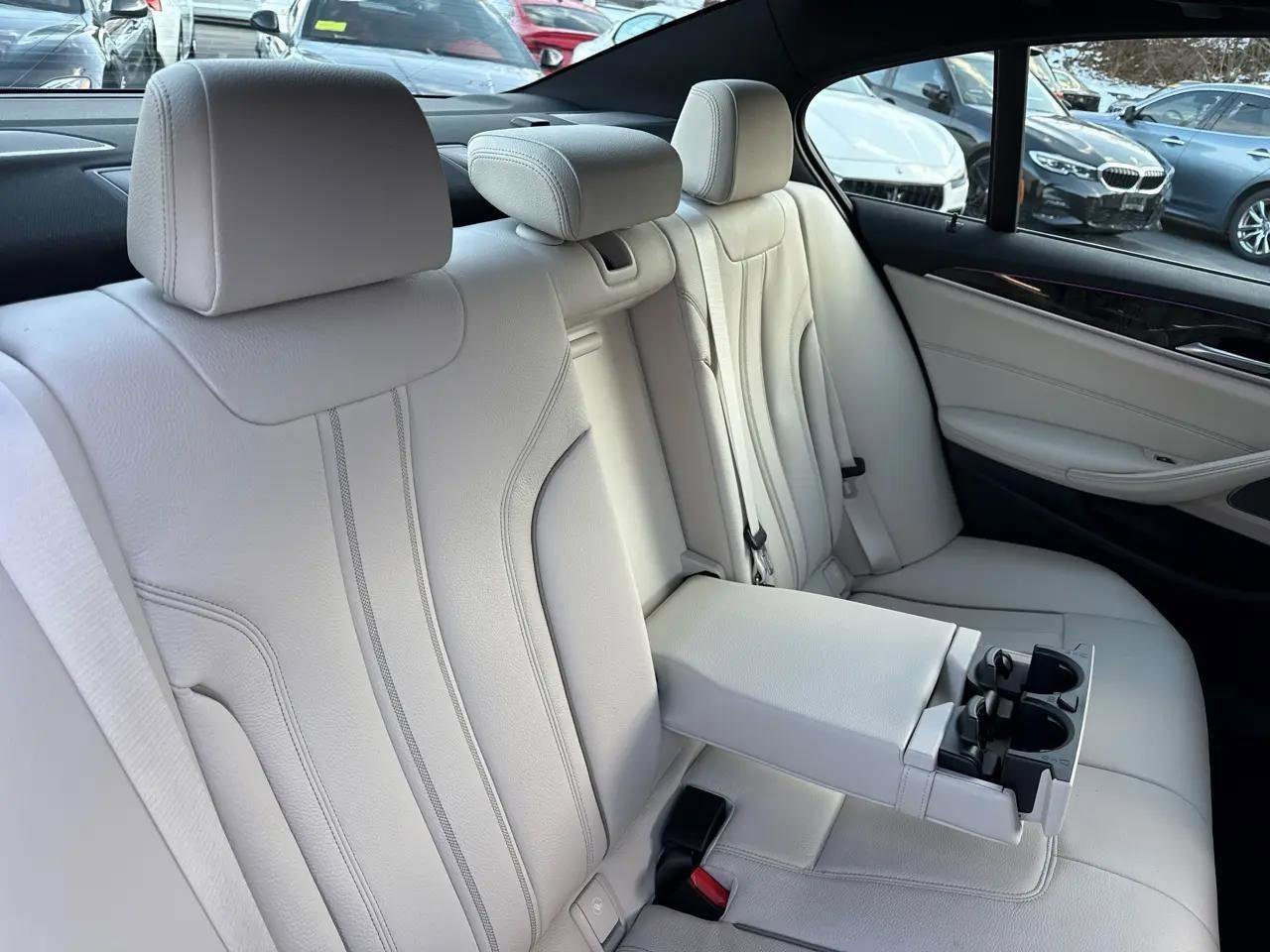 Used 2023 BMW 530e xDrive w/ Premium Package image 34