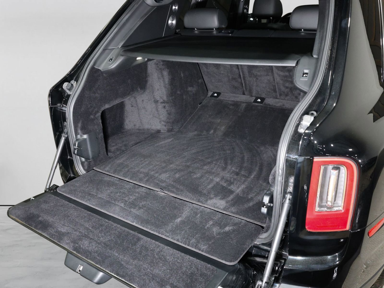 Used 2019 Rolls-Royce Cullinan AWD/4WD image 14