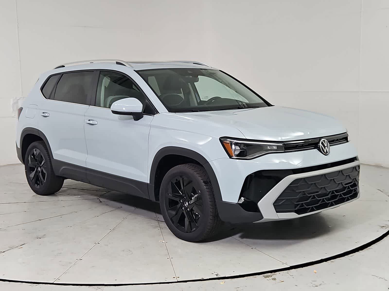 New 2026 Volkswagen Taos SE FWD image 8