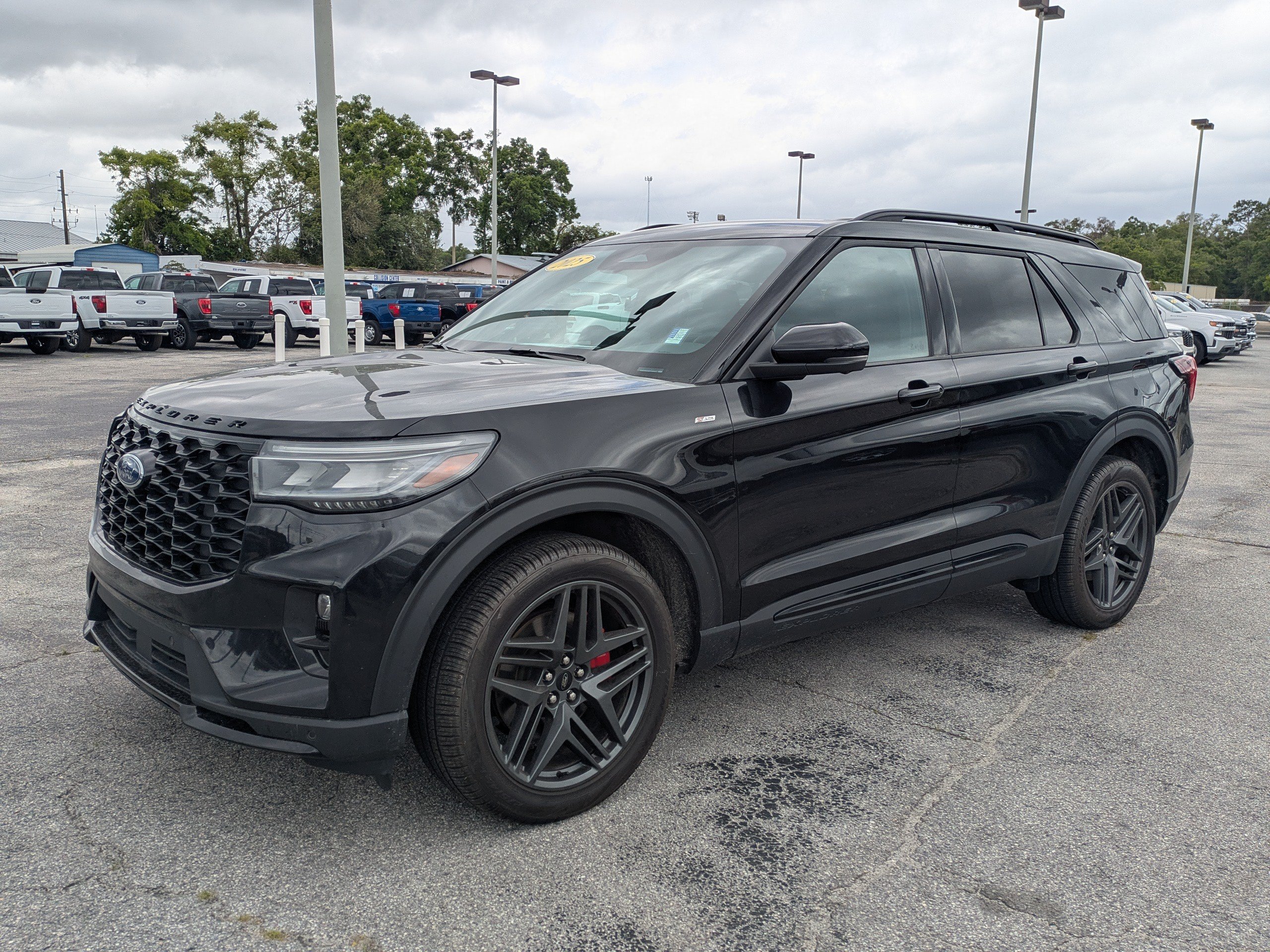 Used 2025 Ford Explorer ST-Line w/ Premium Package AWD/4WD image 8
