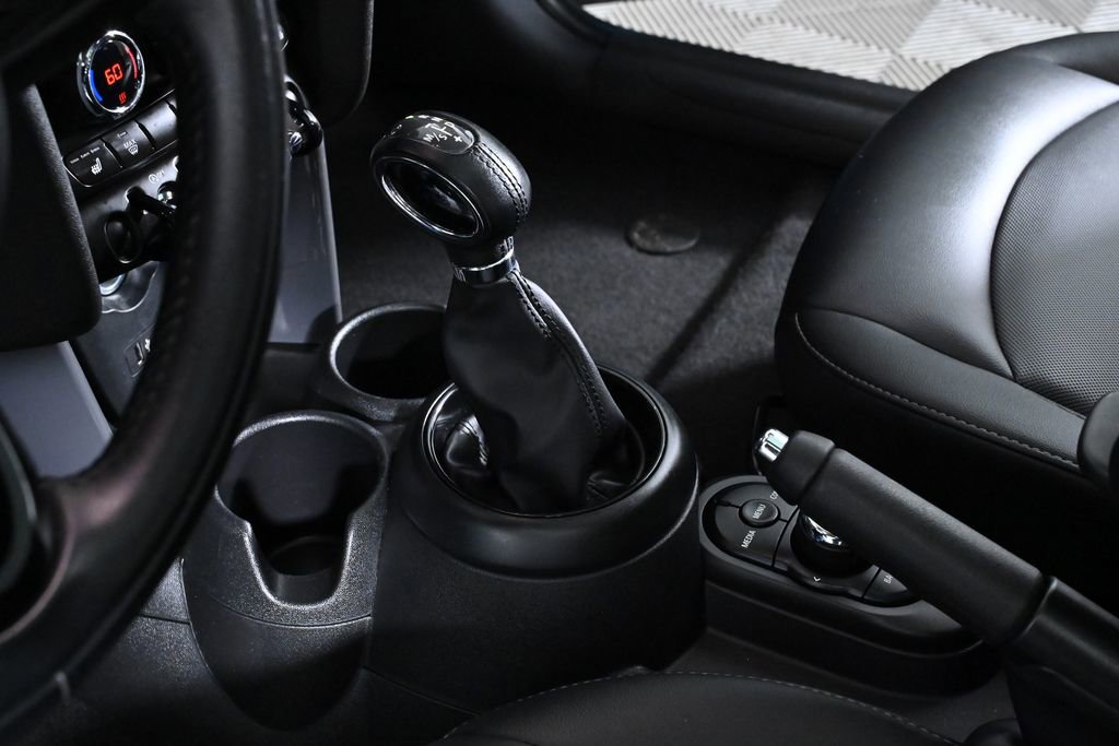 Used 2019 MINI Cooper 4-Door Hardtop w/ Signature Upholstery Package image 20