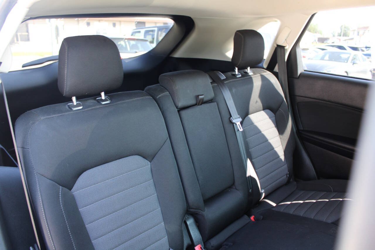 Used 2018 Ford Edge SE FWD image 11