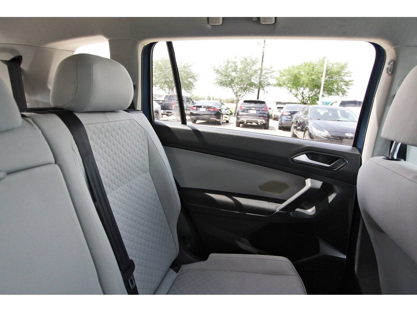 Used 2018 Volkswagen Tiguan S FWD image 12