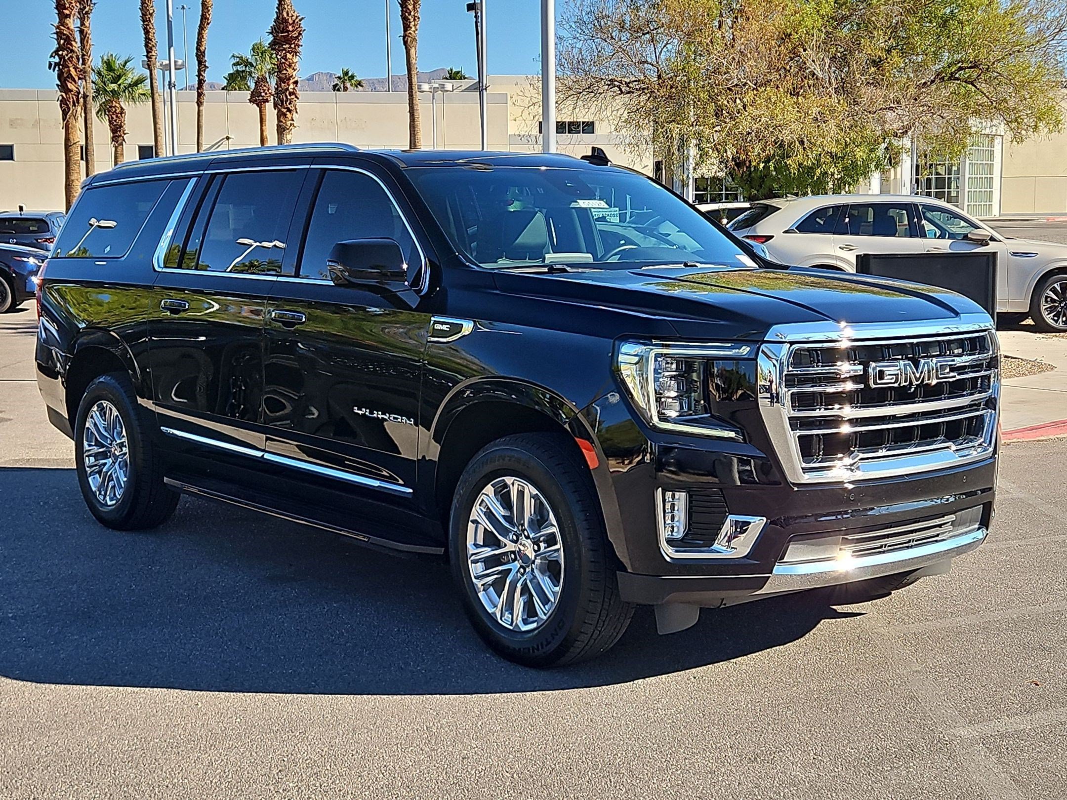 Certified 2024 GMC Yukon XL SLT w/ SLT Premium Package AWD/4WD image 7