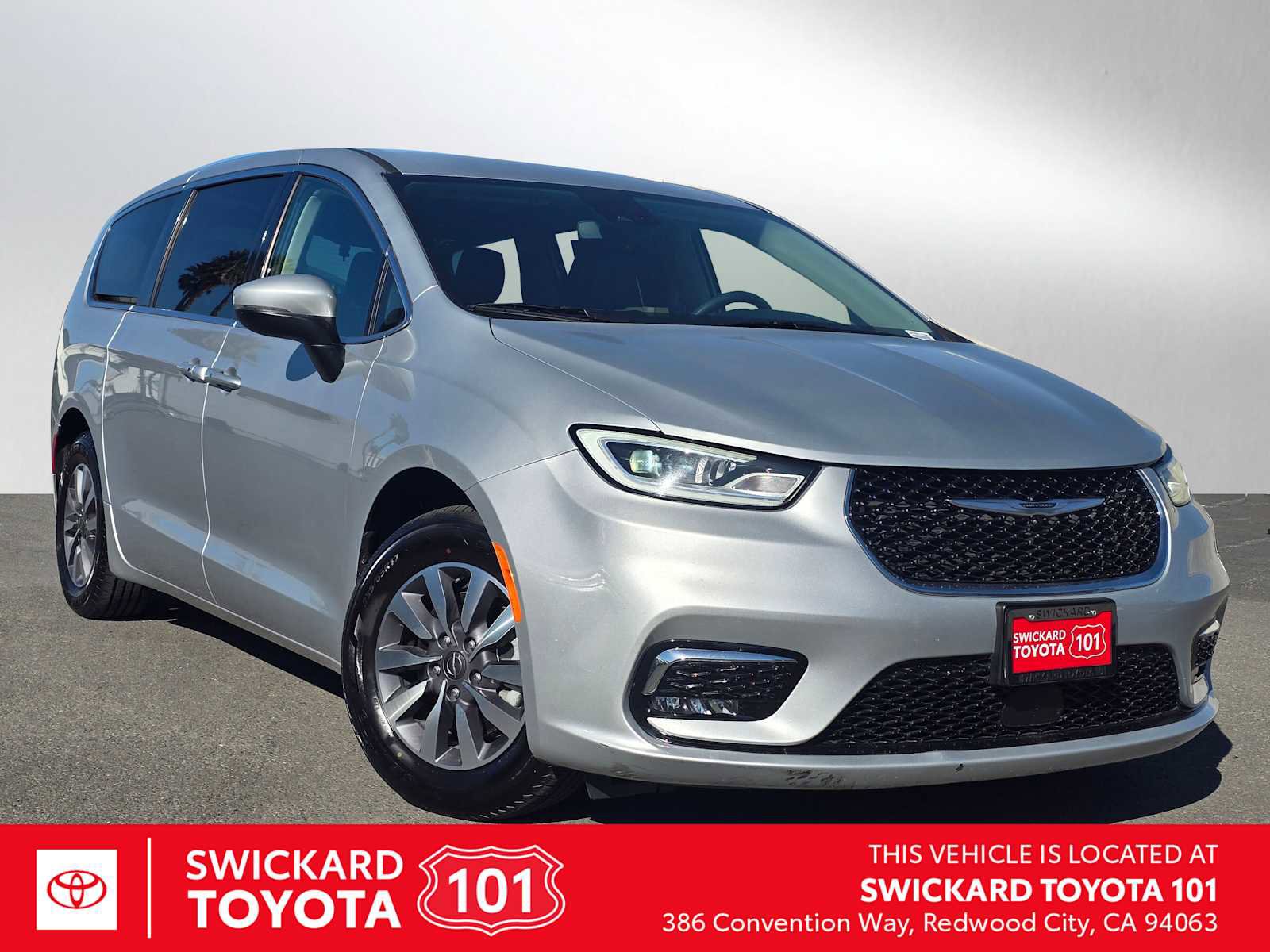 Used 2023 Chrysler Pacifica Touring-L