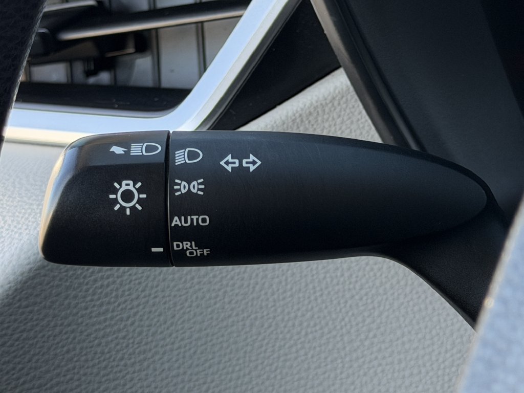 Used 2020 Toyota Corolla LE w/ LE Premium Package FWD image 22