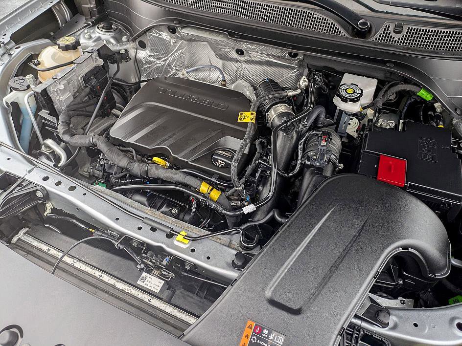 Used 2025 Chevrolet Trax LT image 38