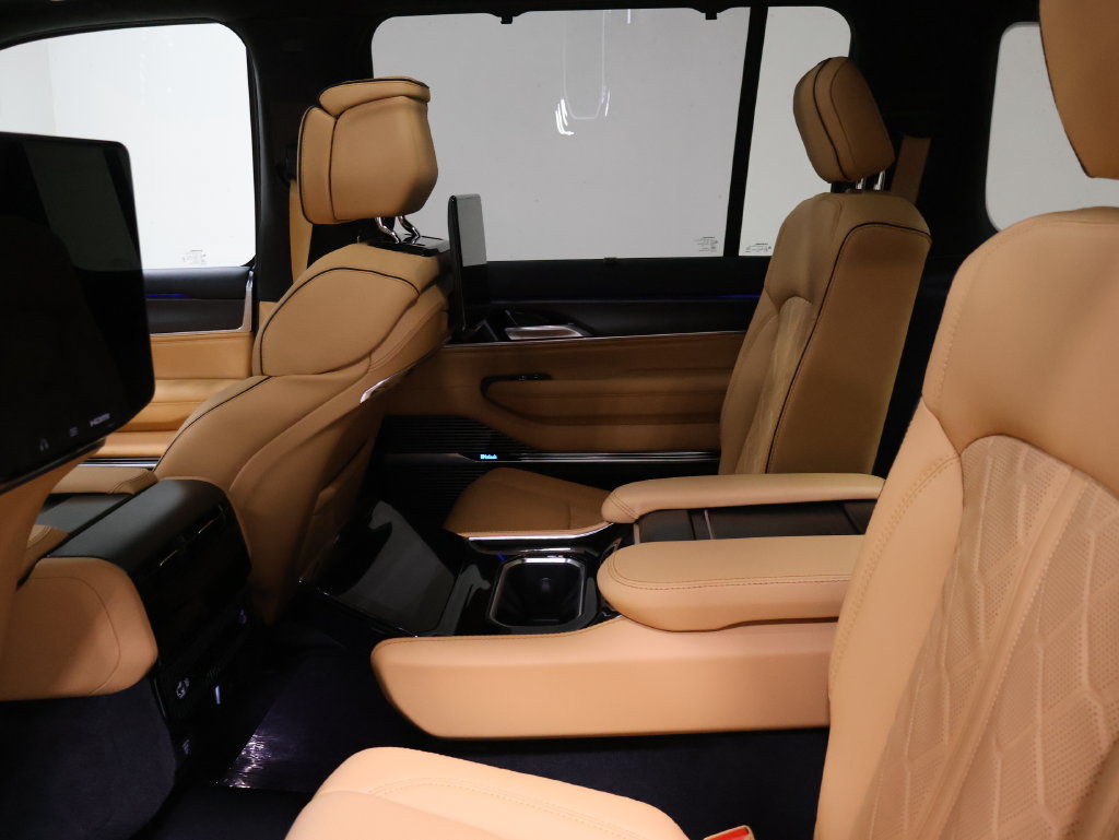 New 2026 Jeep Grand Wagoneer Summit AWD/4WD image 11
