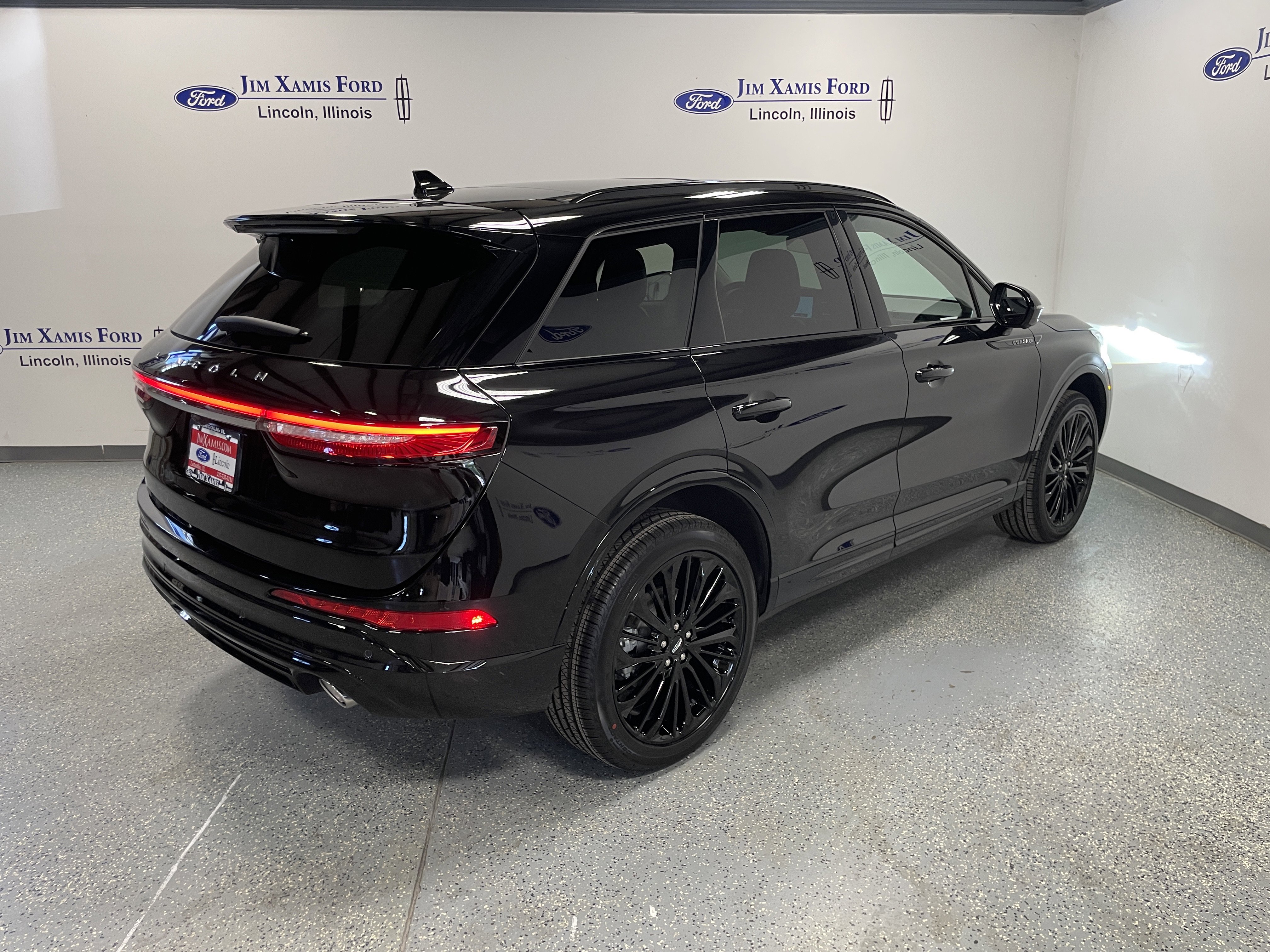 New 2025 Lincoln Corsair Reserve w/ Equipment Group 202A image 6