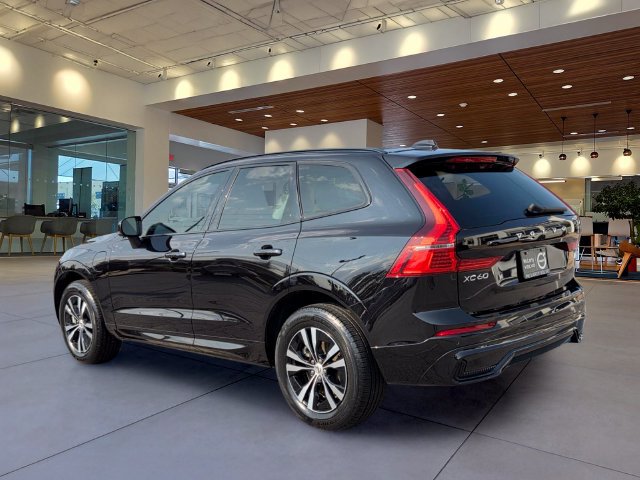 Certified 2024 Volvo XC60 T8 Core AWD/4WD image 3
