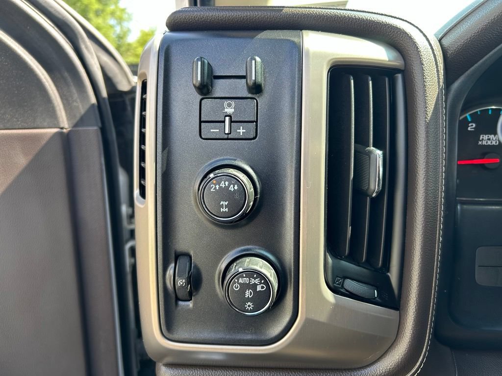 Used 2019 GMC Sierra 2500 Denali w/ Duramax Plus Package AWD/4WD image 12