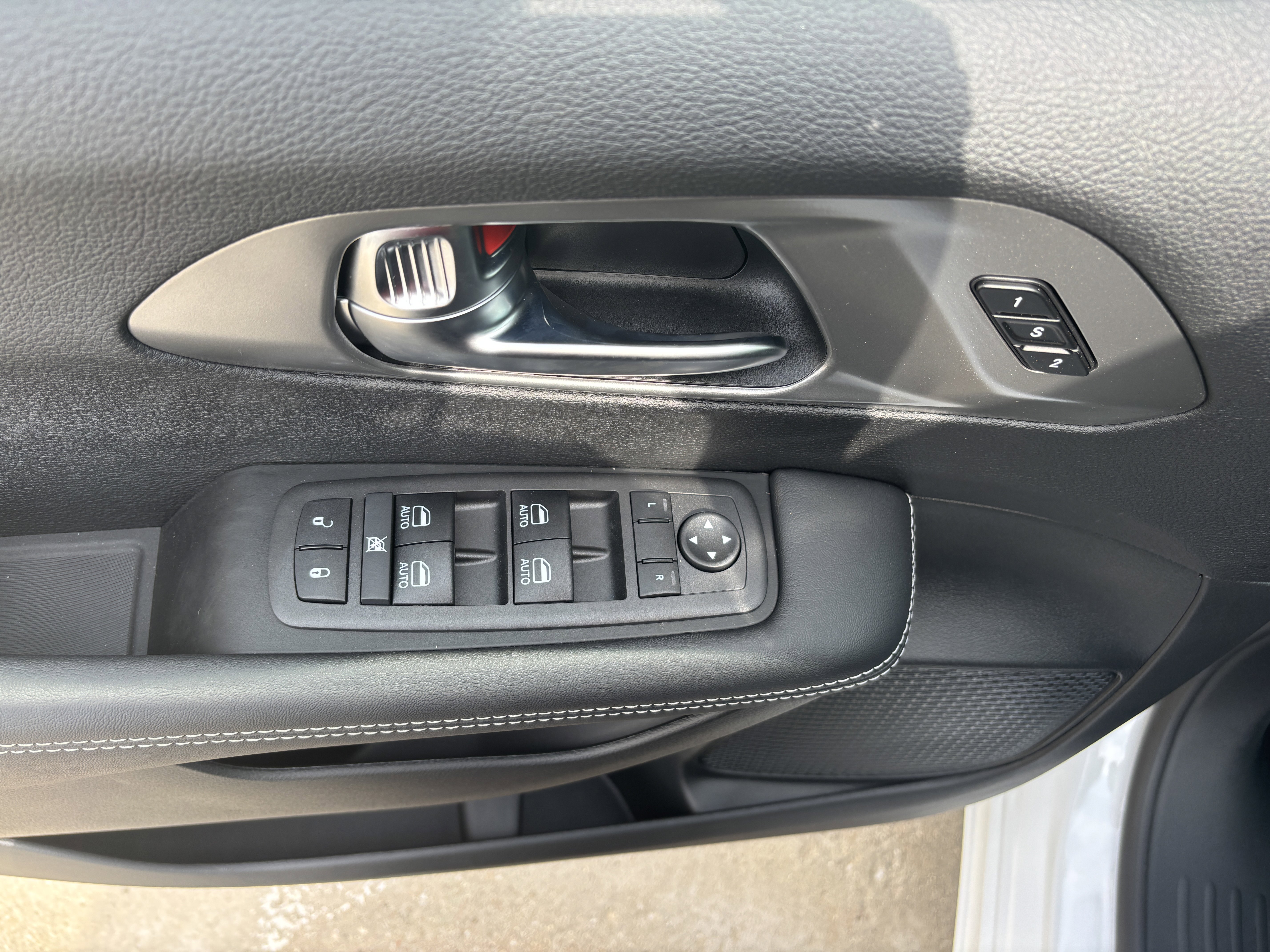 New 2026 Chrysler Pacifica Select image 11