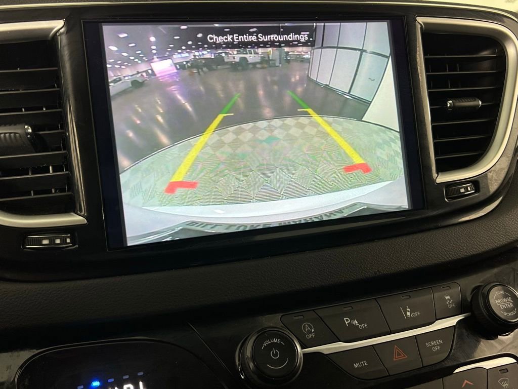 Used 2024 Chrysler Pacifica Touring-L image 20