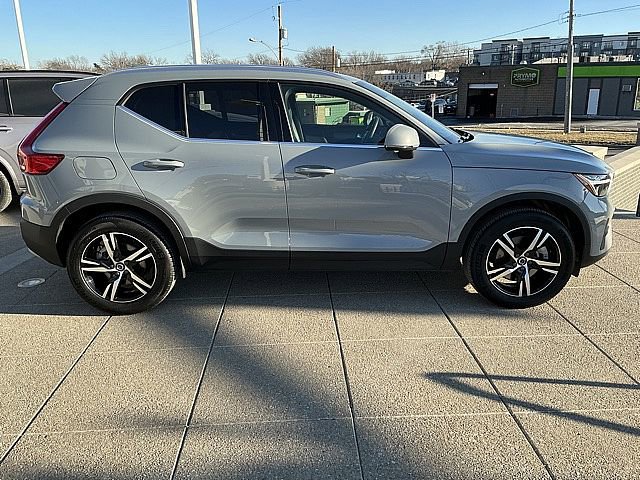 Certified 2025 Volvo XC40 B5 Core image 7