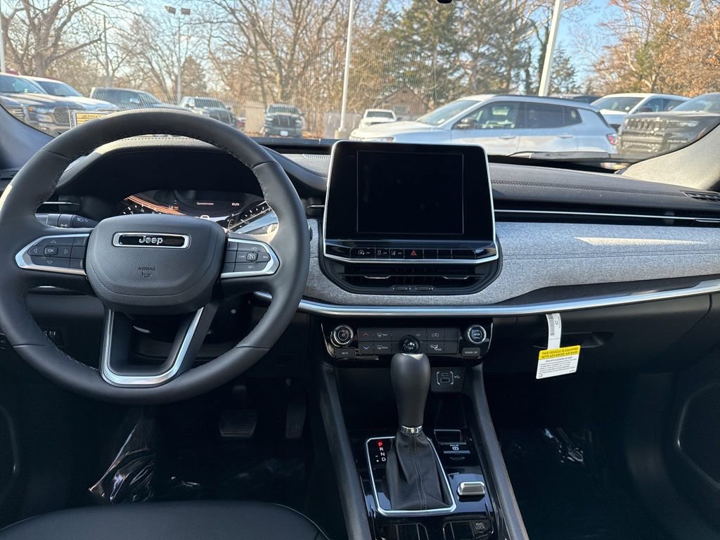 New 2026 Jeep Compass Latitude image 14