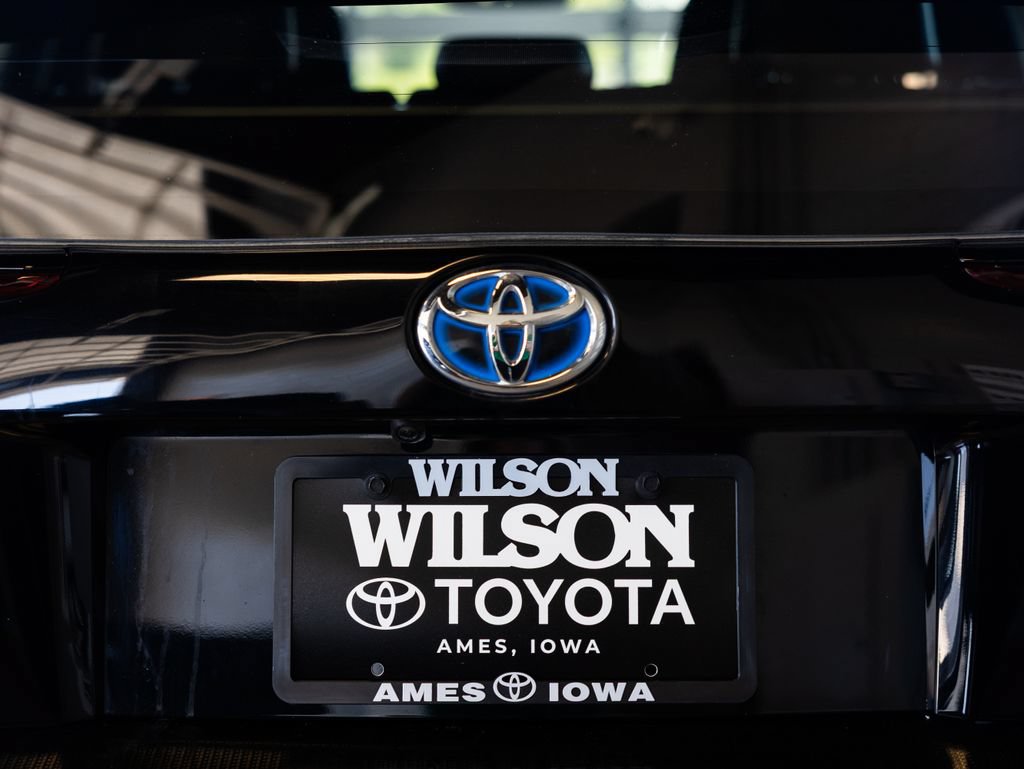 Used 2020 Toyota Prius Limited w/ Premium Convenience Package FWD image 8