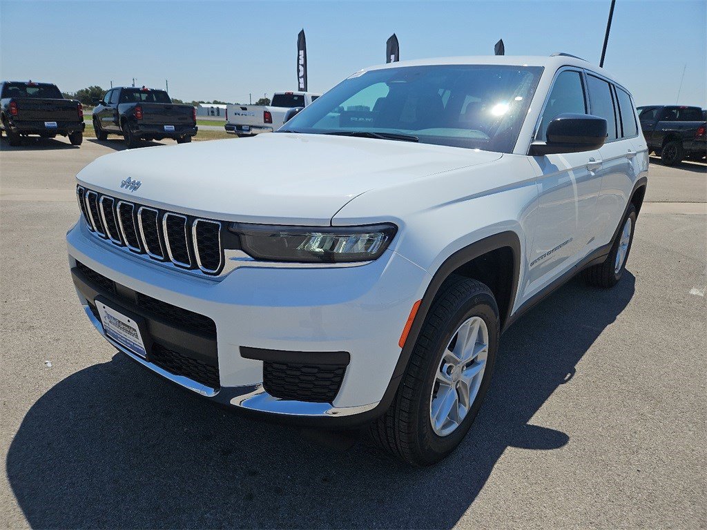New 2025 Jeep Grand Cherokee L Laredo image 12