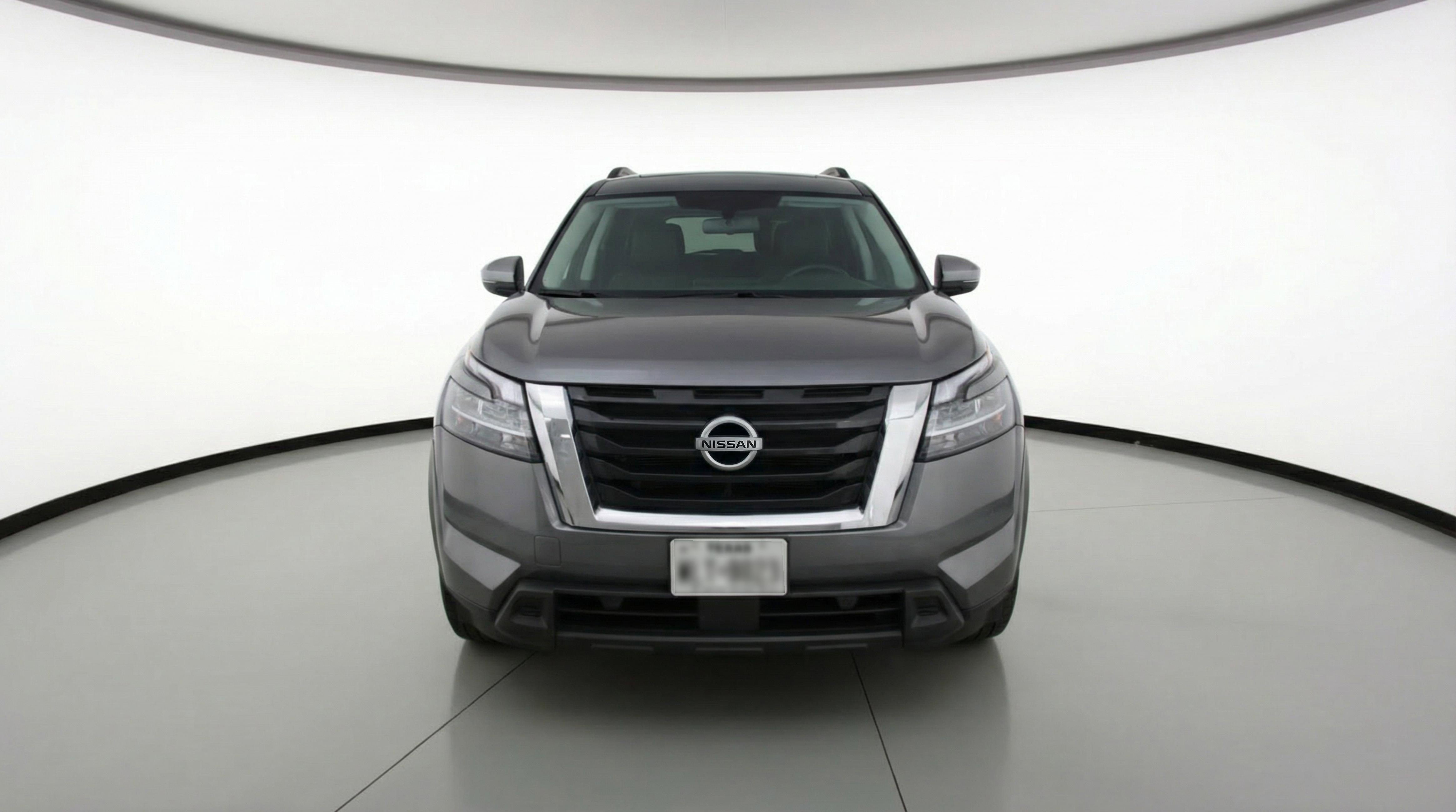 Used 2025 Nissan Pathfinder SV image 2