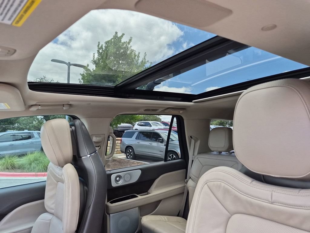 Used 2023 Lincoln Navigator Reserve AWD/4WD image 30