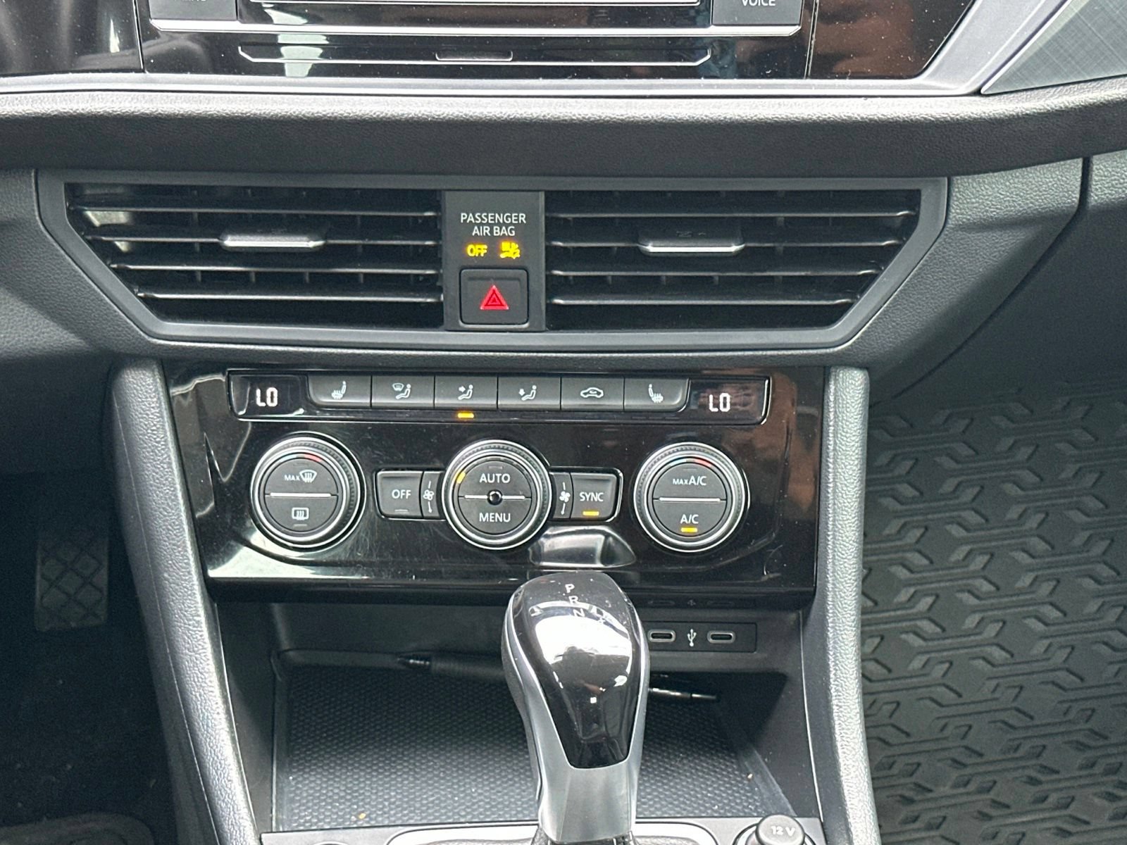 Used 2022 Volkswagen Jetta SE FWD image 13