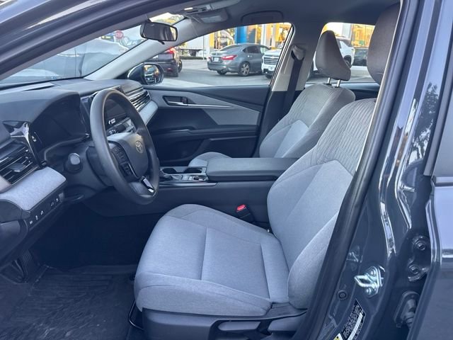 Used 2025 Toyota Camry LE image 9