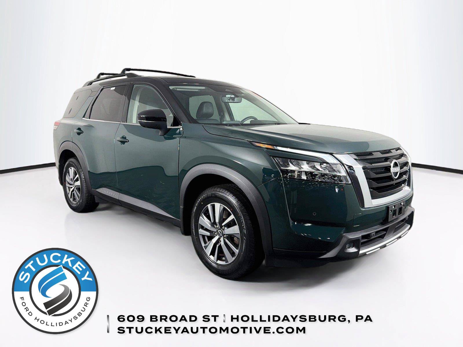 Used 2023 Nissan Pathfinder SL AWD/4WD image 1