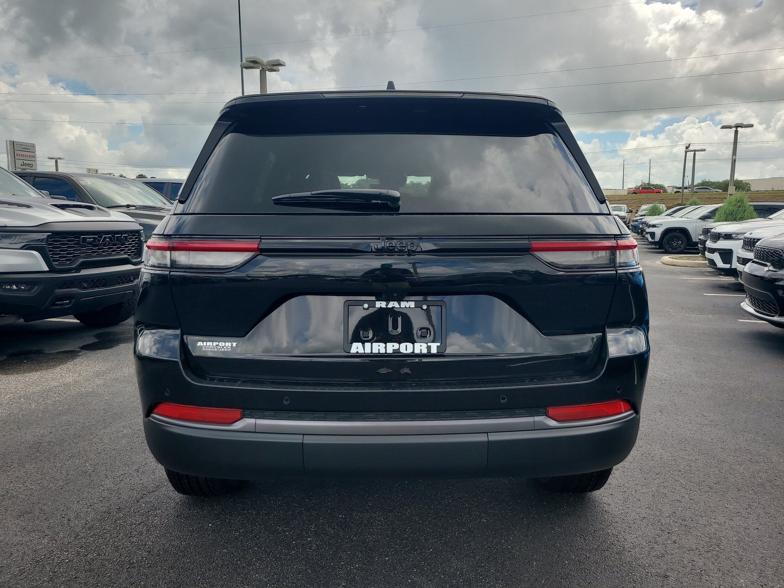 New 2026 Jeep Grand Cherokee Altitude RWD image 7