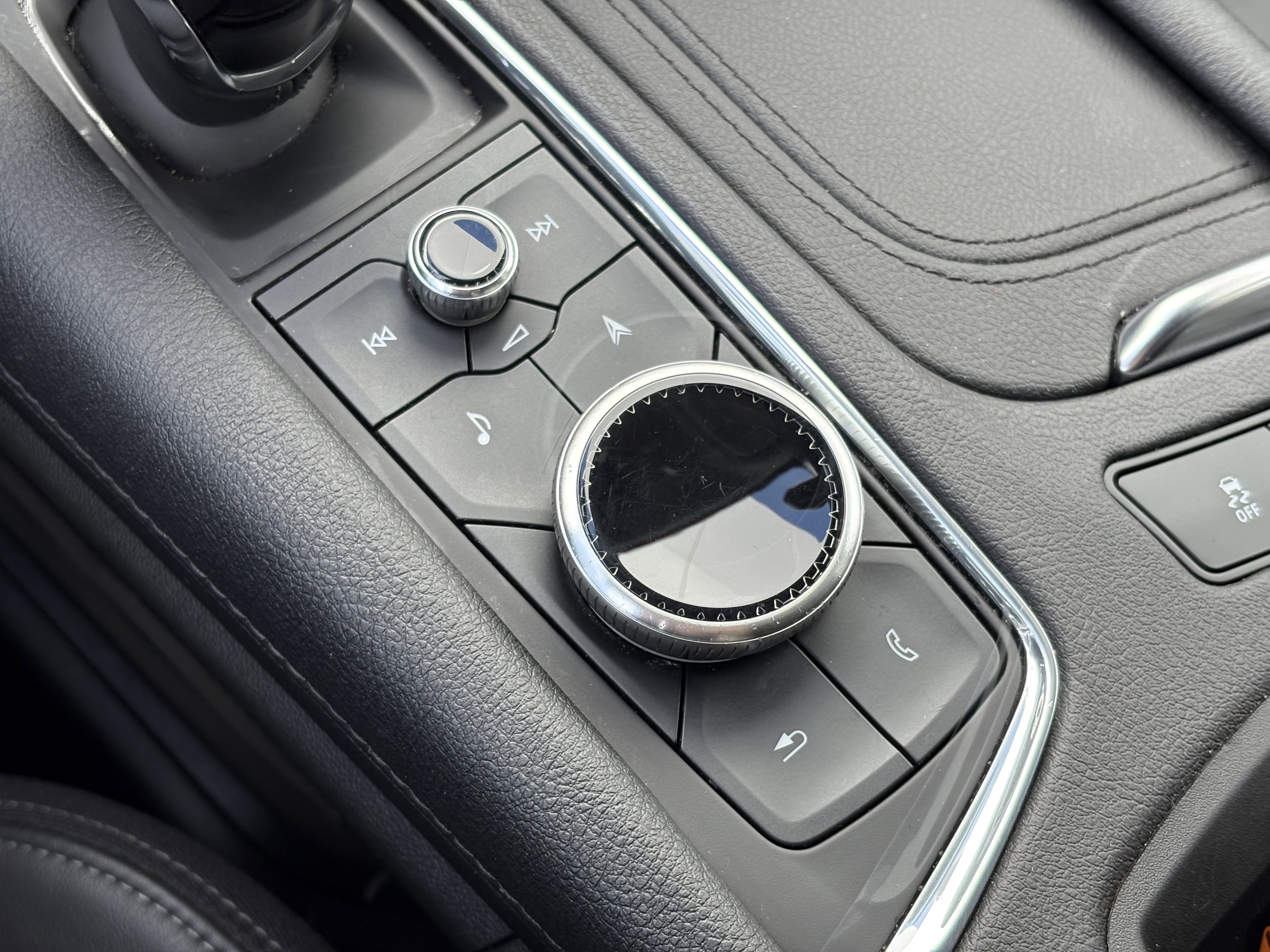 Certified 2024 Cadillac XT6 Premium Luxury image 29