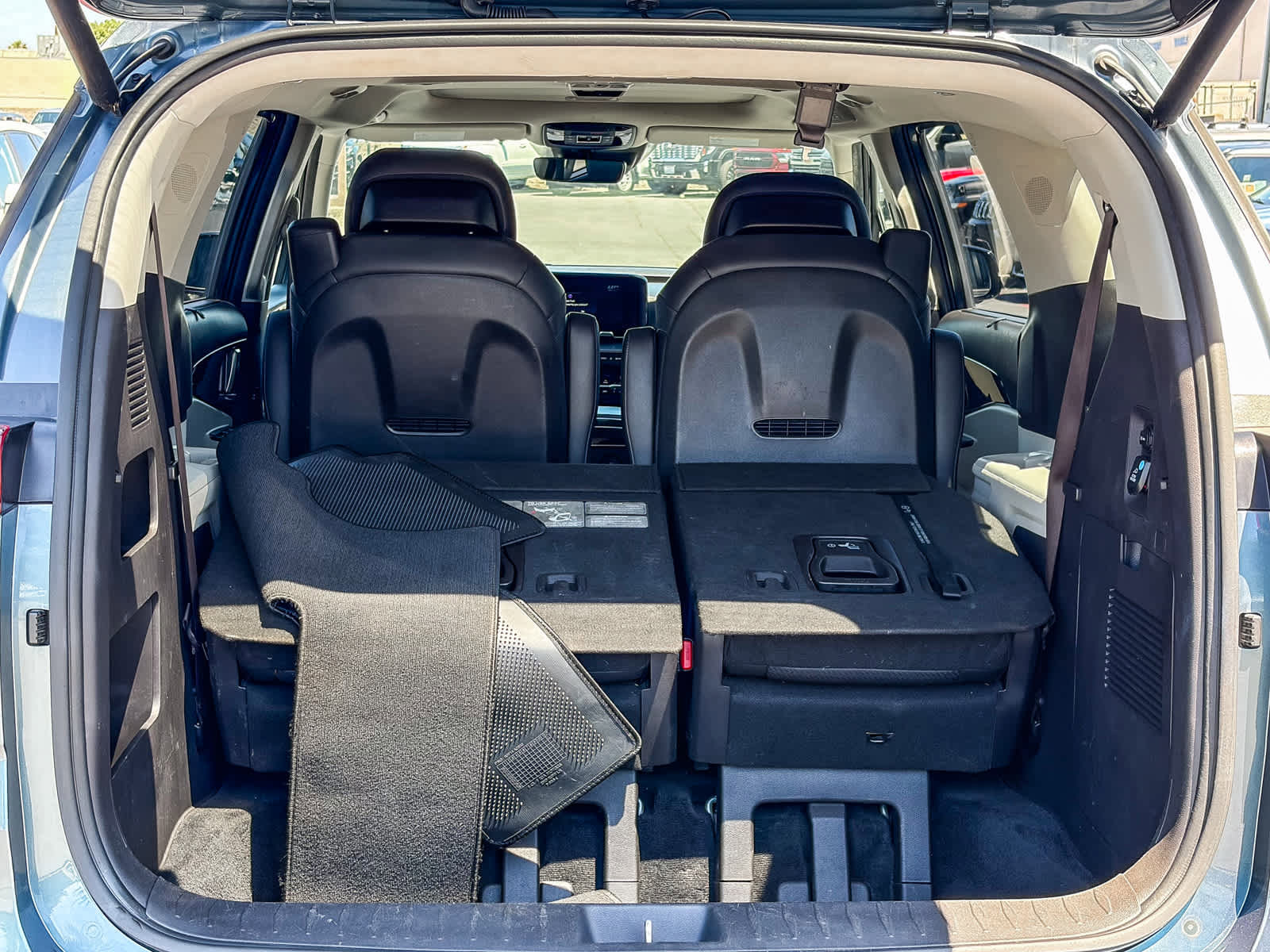 Used 2022 Kia Carnival SX Prestige FWD image 25