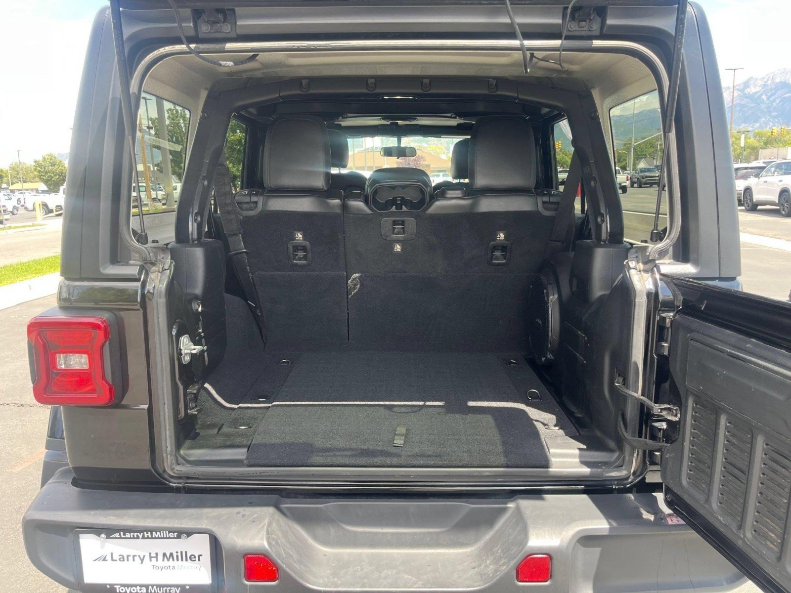 Used 2018 Jeep Wrangler Unlimited Rubicon w/ LED Lighting Group AWD/4WD image 26
