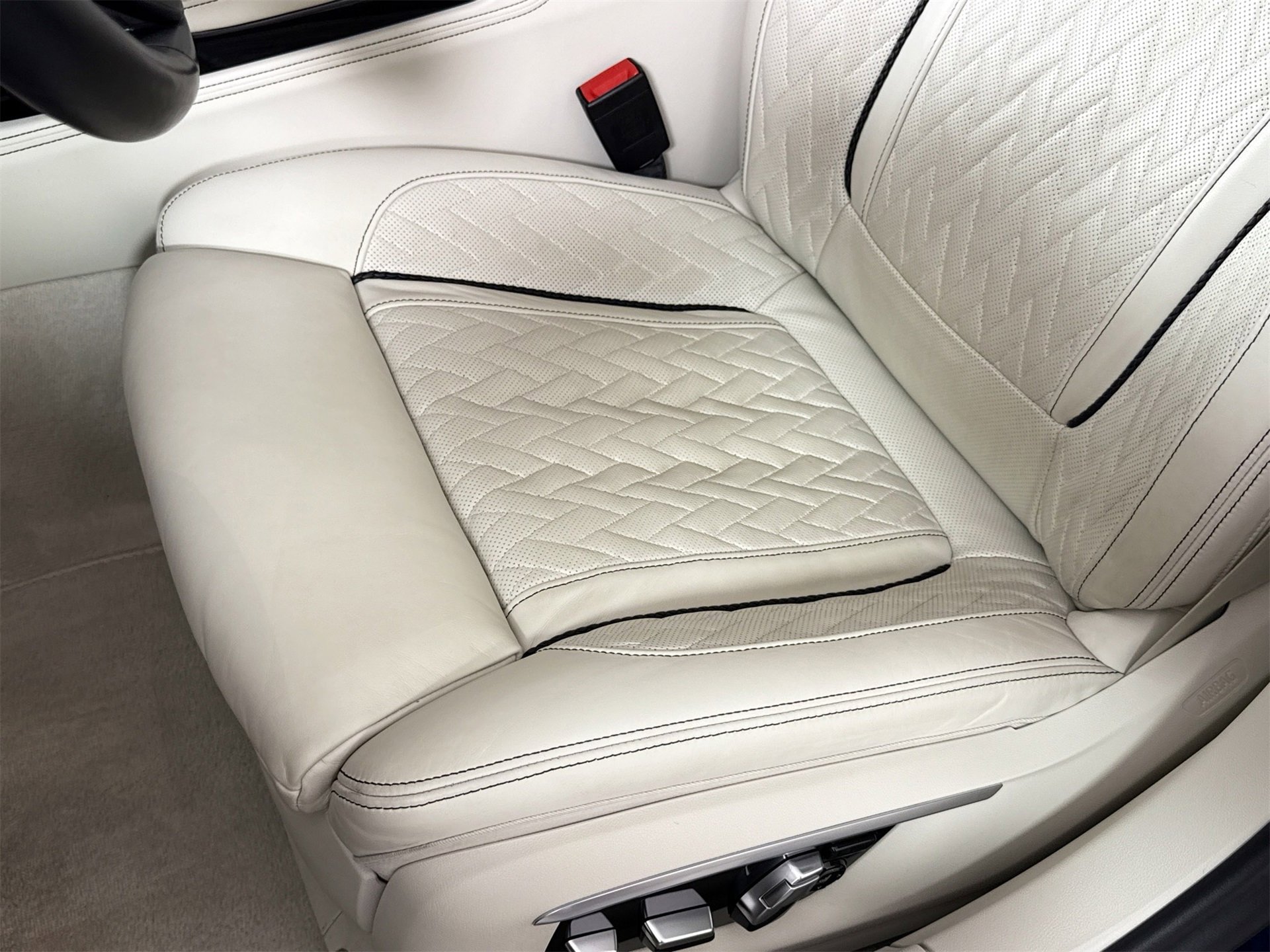 Used 2022 BMW ALPINA B7 xDrive ALPINA B7 xDrive image 18