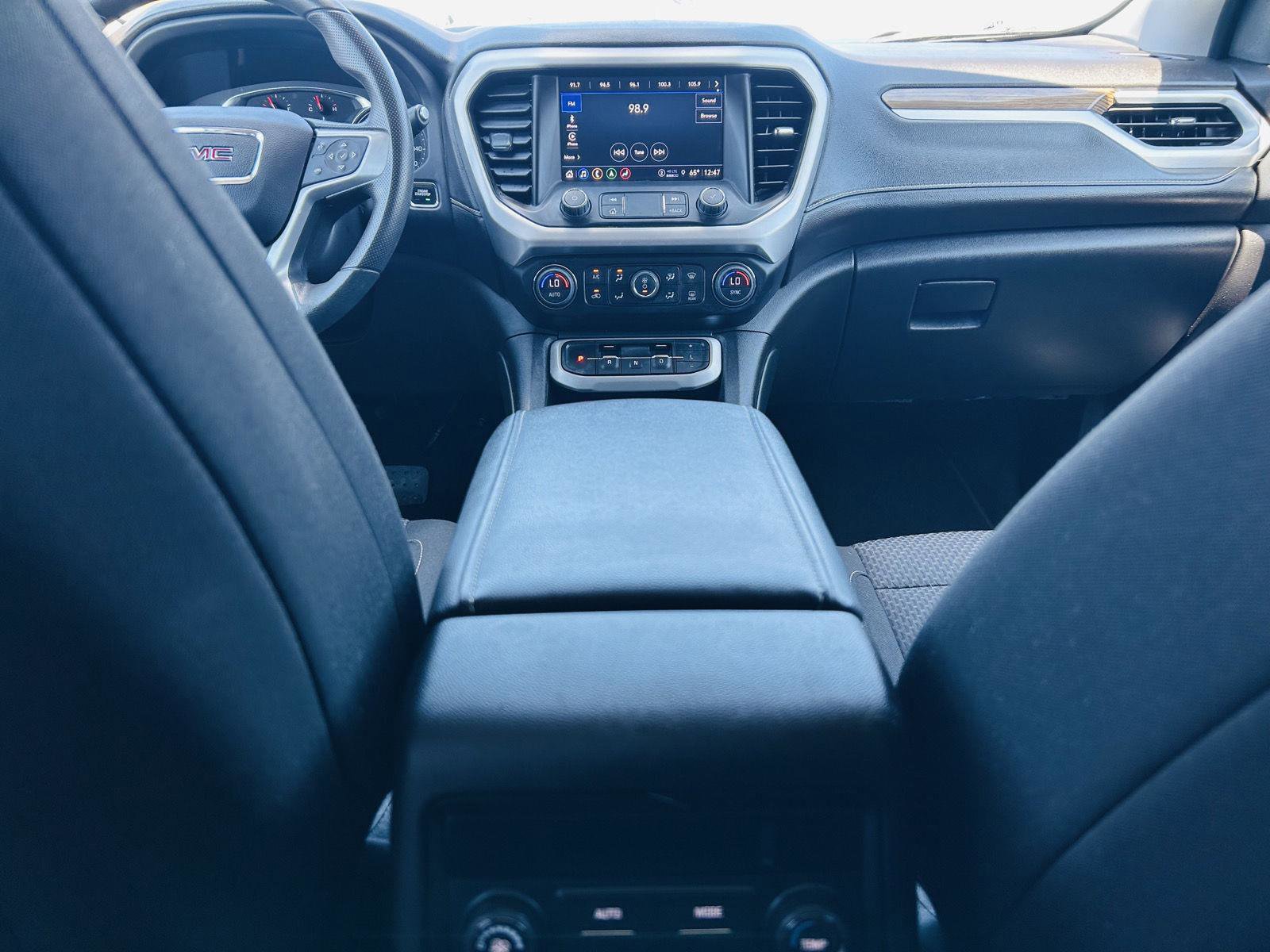 Used 2023 GMC Acadia SLE w/ Driver Convenience Package image 24