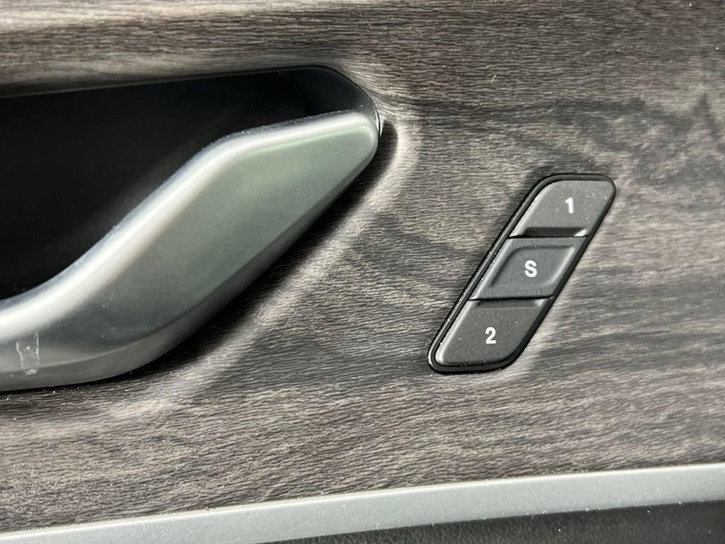 Used 2024 Jeep Grand Cherokee Limited w/ Black Appearance Package image 22