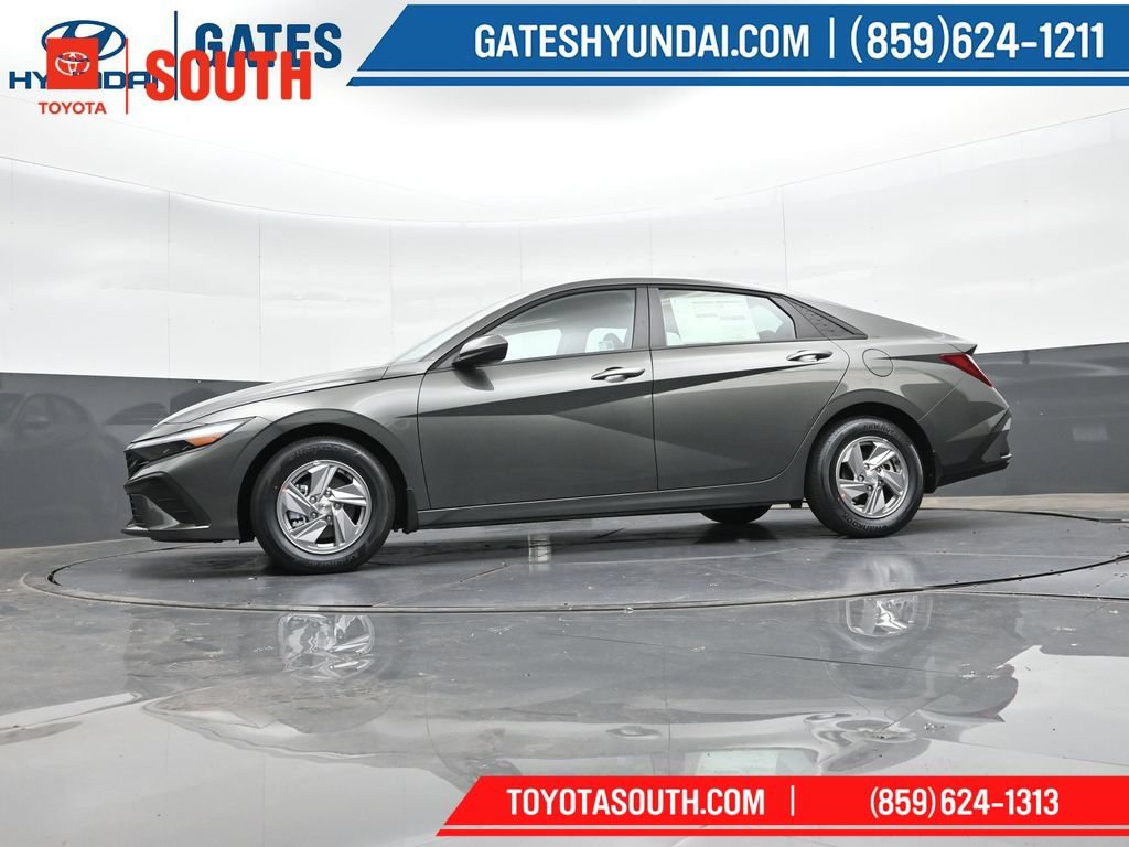 Used 2025 Hyundai Elantra SE FWD image 37