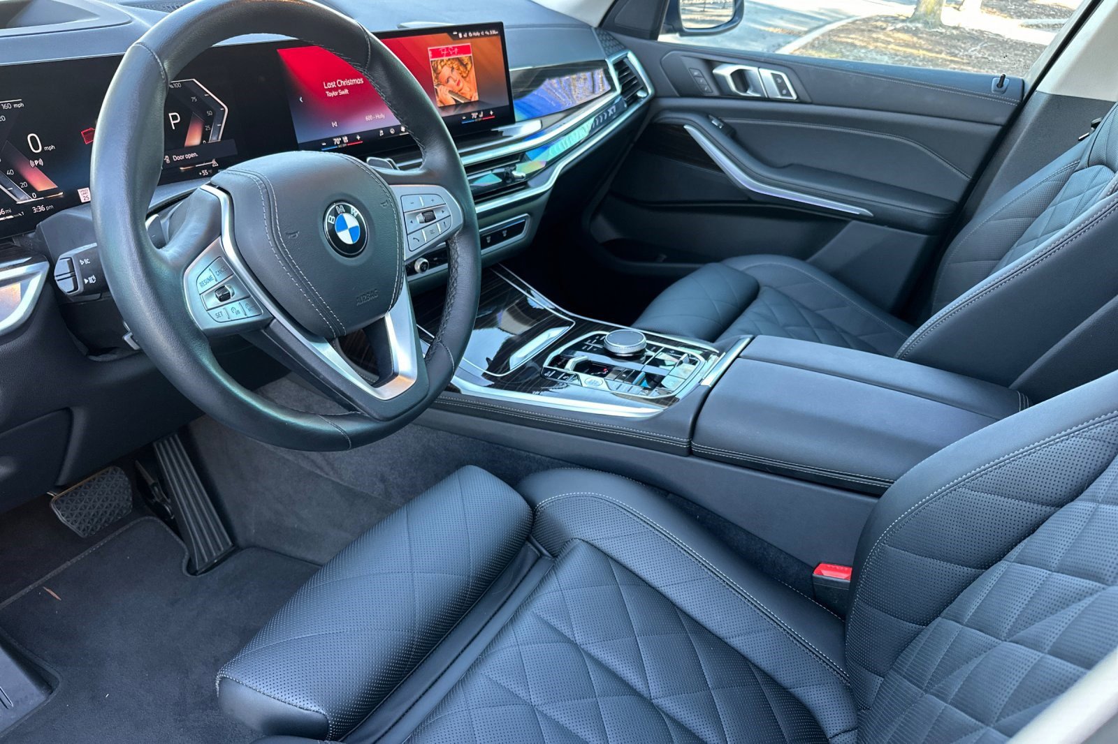 Used 2025 BMW X7 xDrive40i w/ Parking Assistance Package image 11