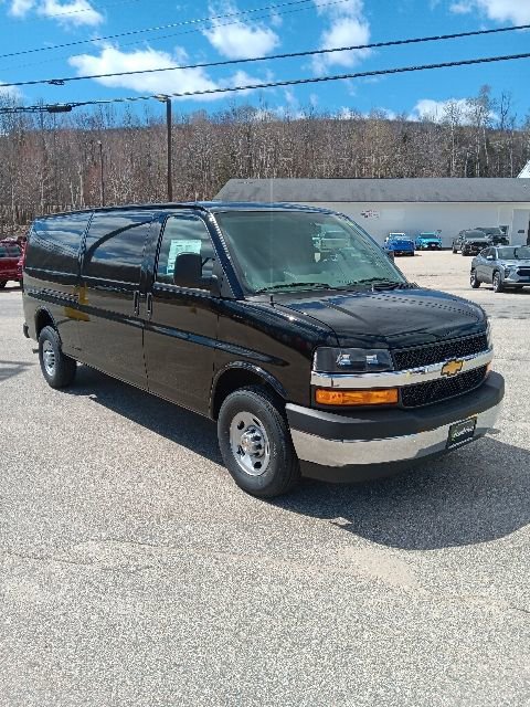 New 2026 Chevrolet Express 2500 Extended RWD image 1