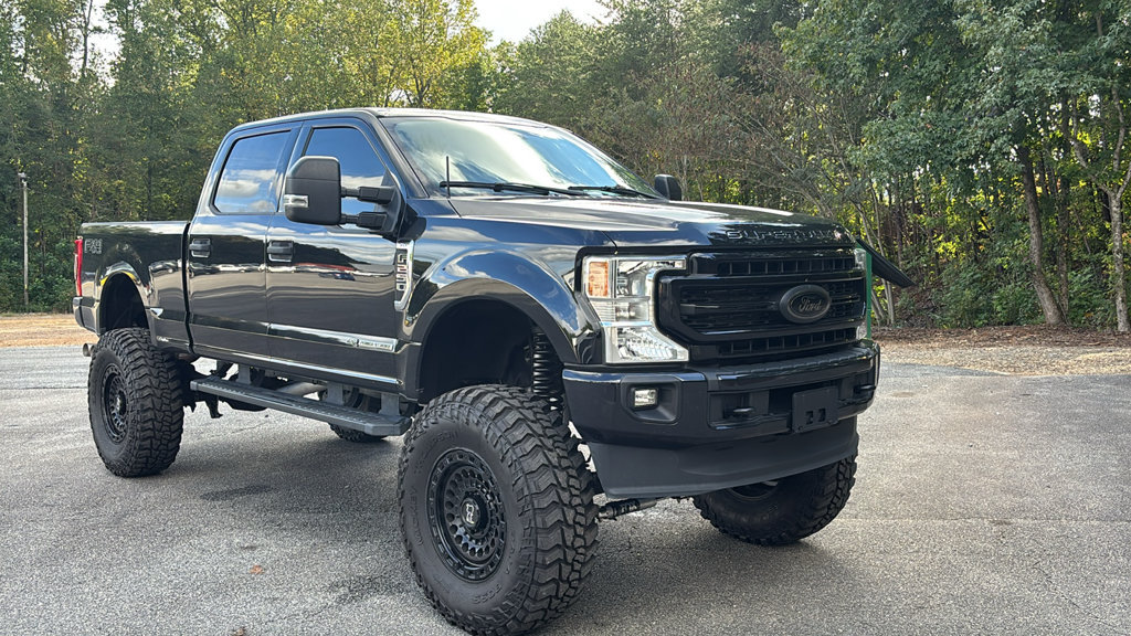 Used 2022 Ford F250 XLT w/ Black Appearance Package AWD/4WD image 3