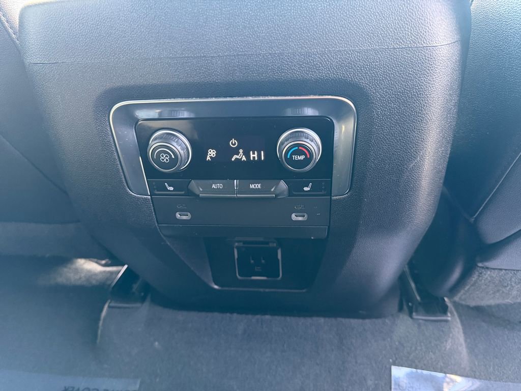 Used 2022 Chevrolet Suburban RST w/ Luxury Package image 16